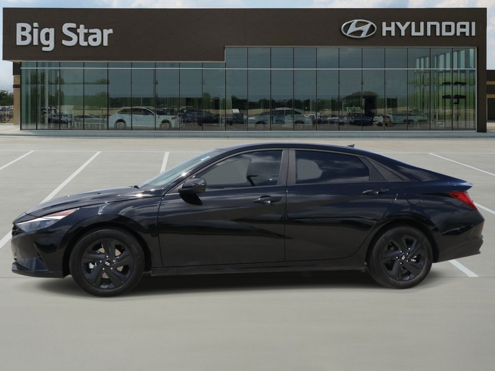 Used 2023 Hyundai Elantra Blue image 2