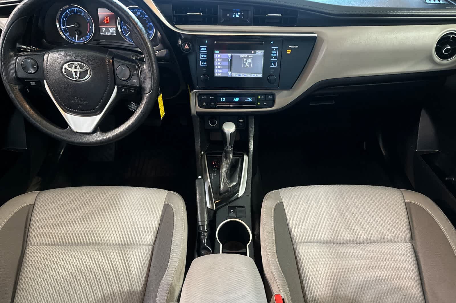 Used 2017 Toyota Corolla LE w/ Carpet Mat Package (TMS) FWD image 4