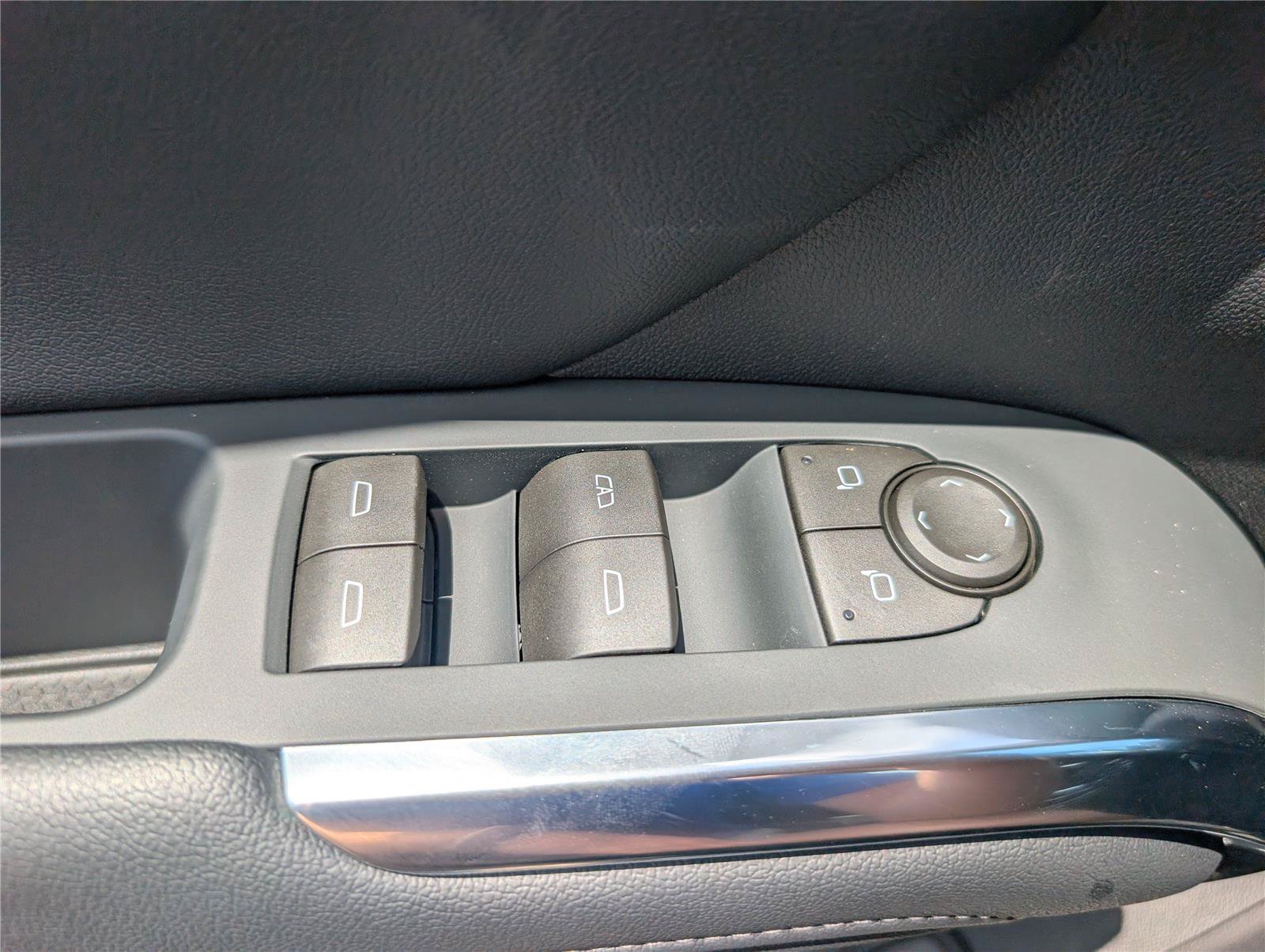 New 2026 Chevrolet Traverse LT w/ Driver Confidence Package FWD image 29