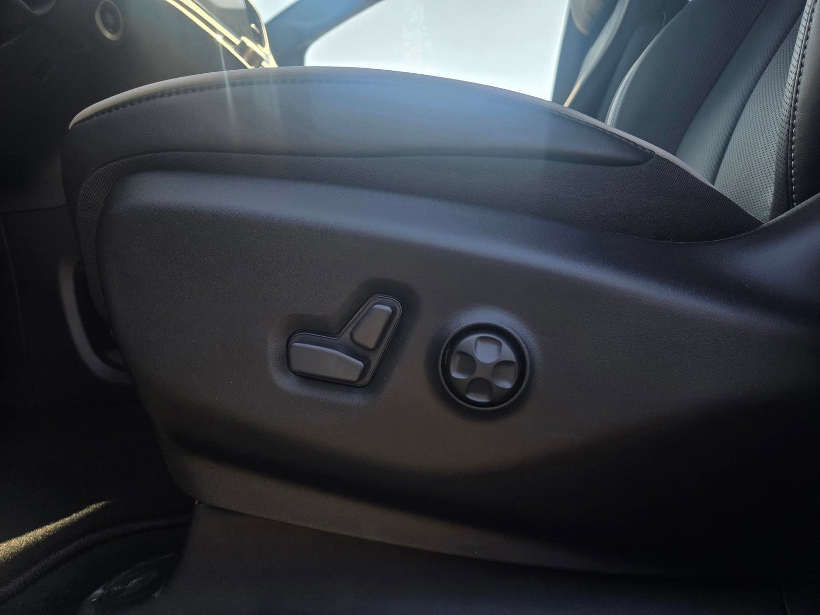 New 2027 Chrysler Pacifica Limited FWD image 12