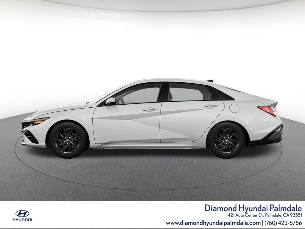 Used 2024 Hyundai Elantra SEL FWD image 3