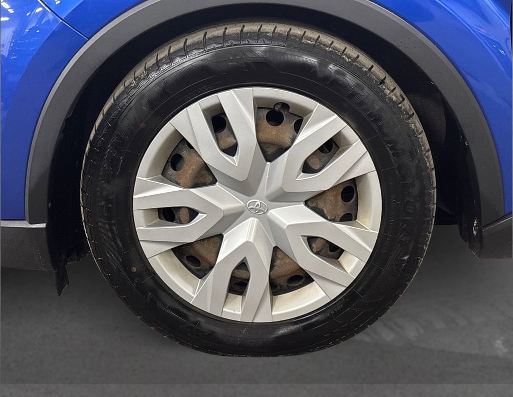 Used 2019 Toyota C-HR LE image 12