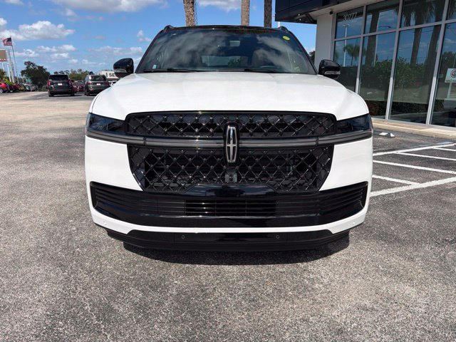 New 2027 Lincoln Navigator L Black Label AWD/4WD image 2