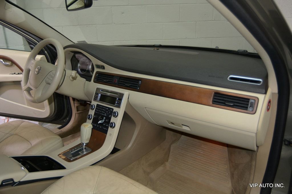 Used 2010 Volvo XC70 3.2 image 12