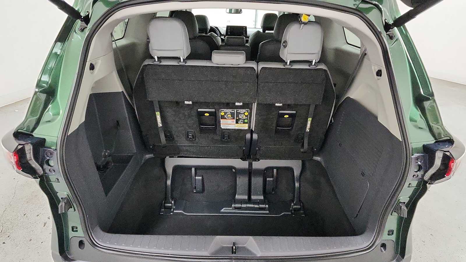 Certified 2024 Toyota Sienna XLE FWD image 29