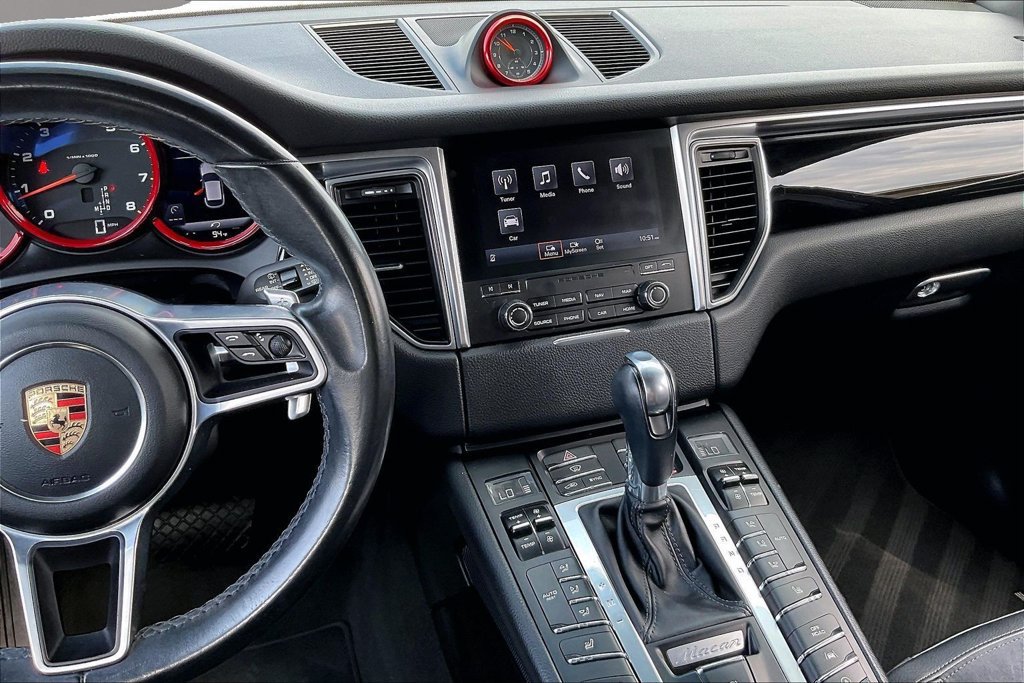 Used 2018 Porsche Macan AWD/4WD image 9