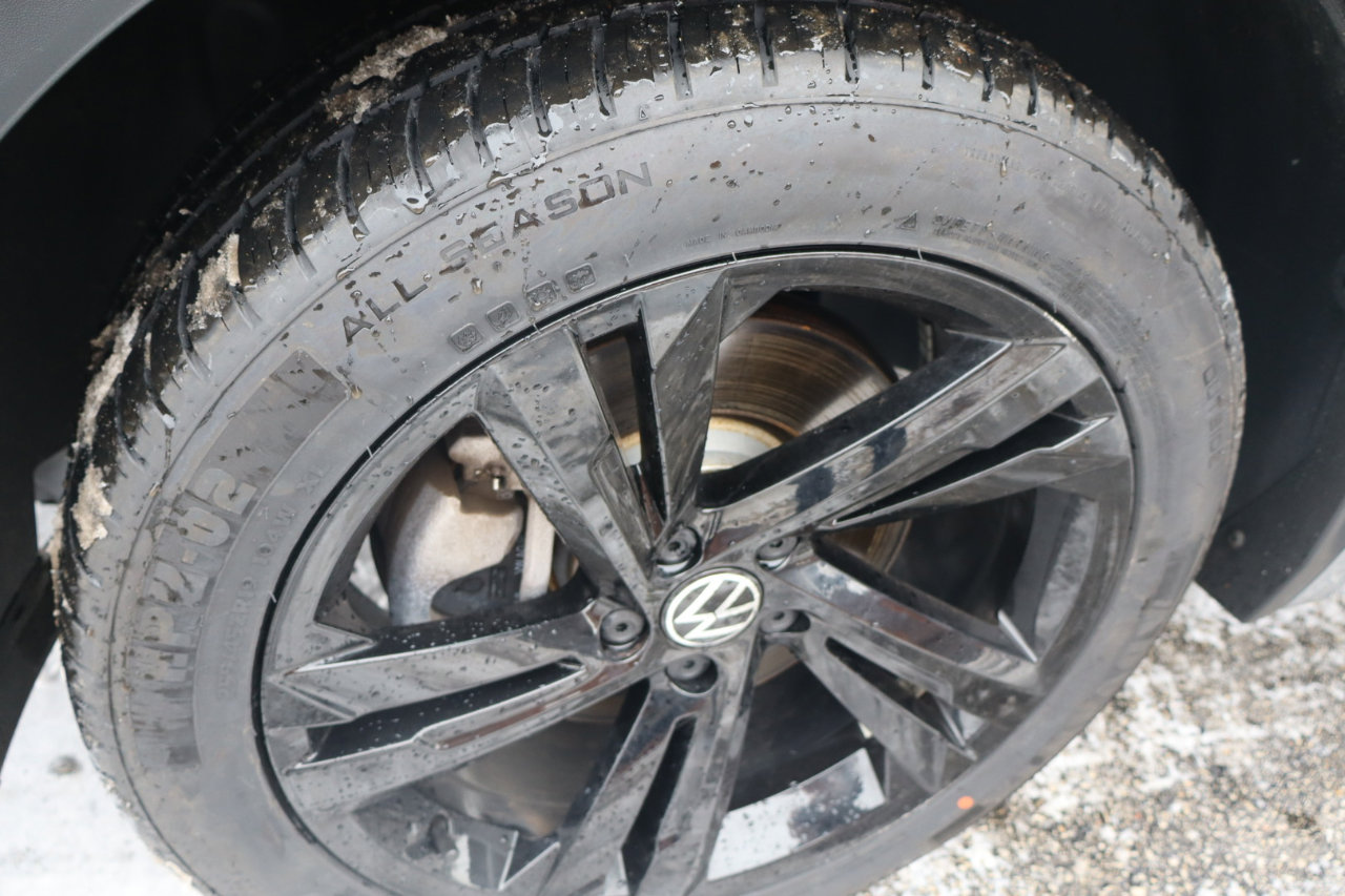 Used 2023 Volkswagen Tiguan SE R-Line image 25