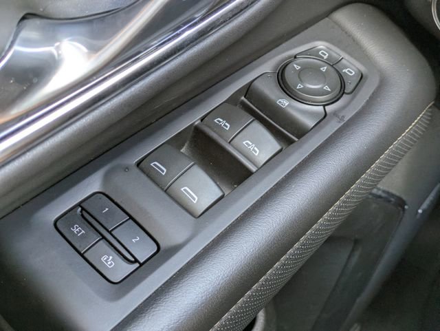 Used 2024 GMC Yukon SLT RWD image 18
