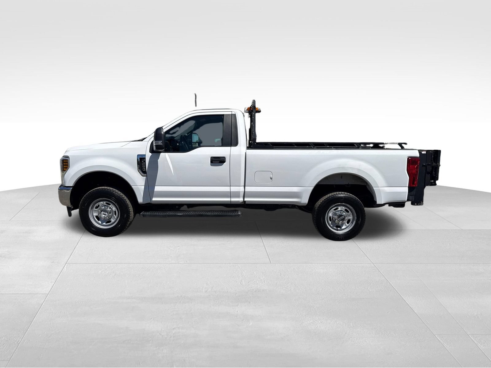 Used 2018 Ford F250 XL w/ Power Equipment Group AWD/4WD image 2