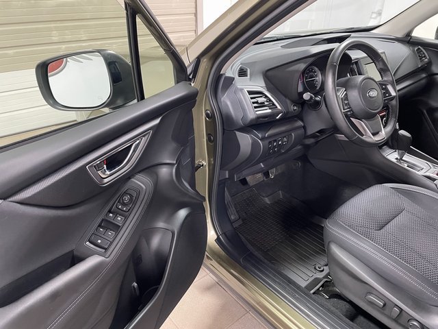 Used 2023 Subaru Forester Premium AWD/4WD image 10
