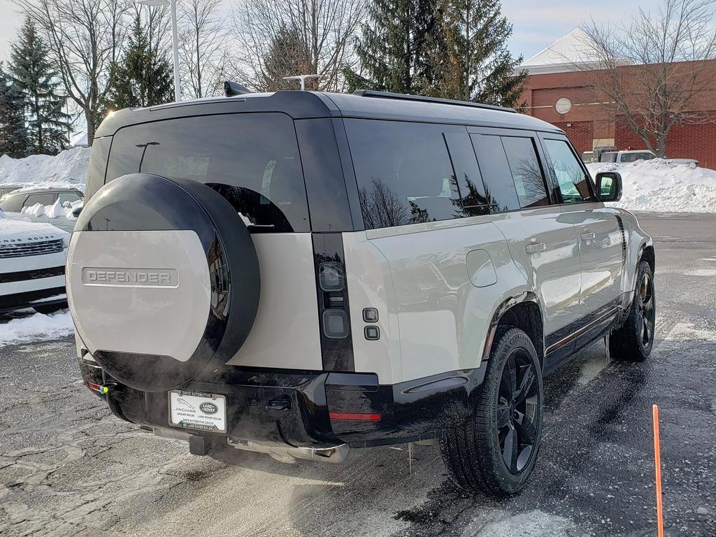 New 2026 Land Rover Defender 130 X-Dynamic SE image 5