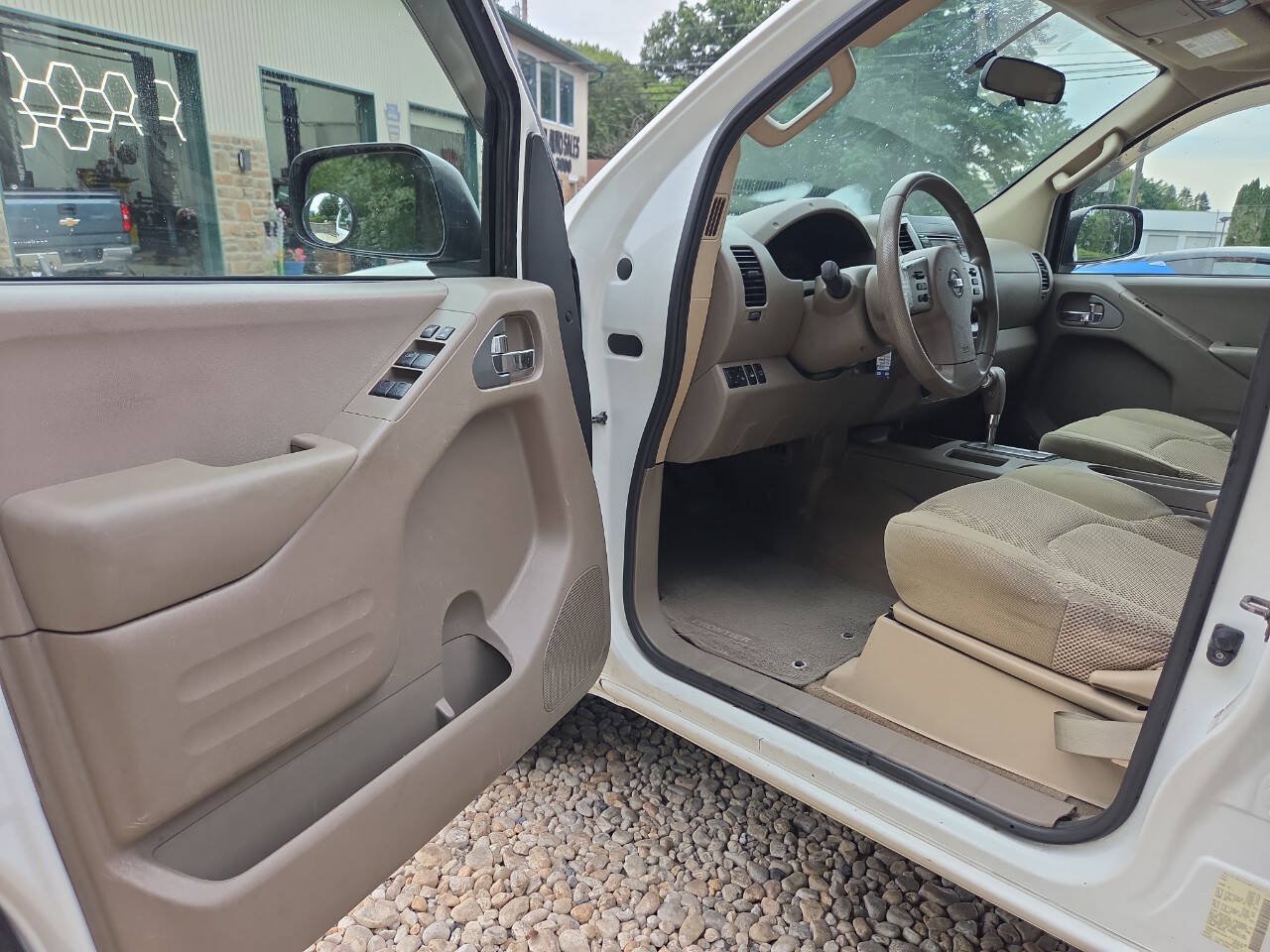 Used 2015 Nissan Frontier SV AWD/4WD image 12
