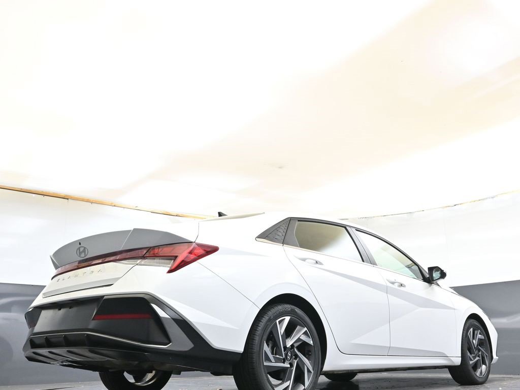Certified 2025 Hyundai Elantra SEL w/ Cargo Package image 42