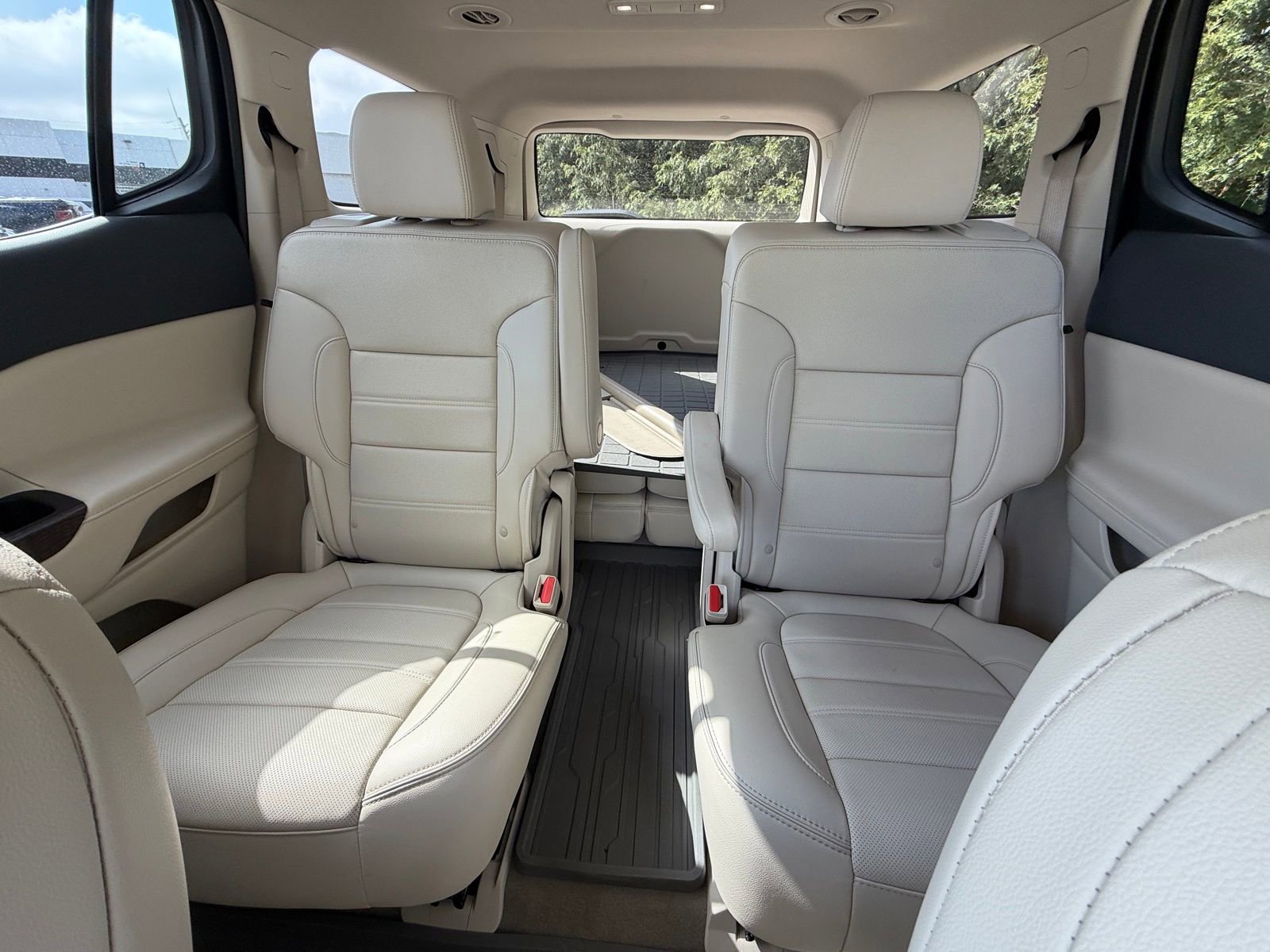 Used 2023 GMC Acadia Denali w/ Denali Ultimate Package AWD/4WD image 3