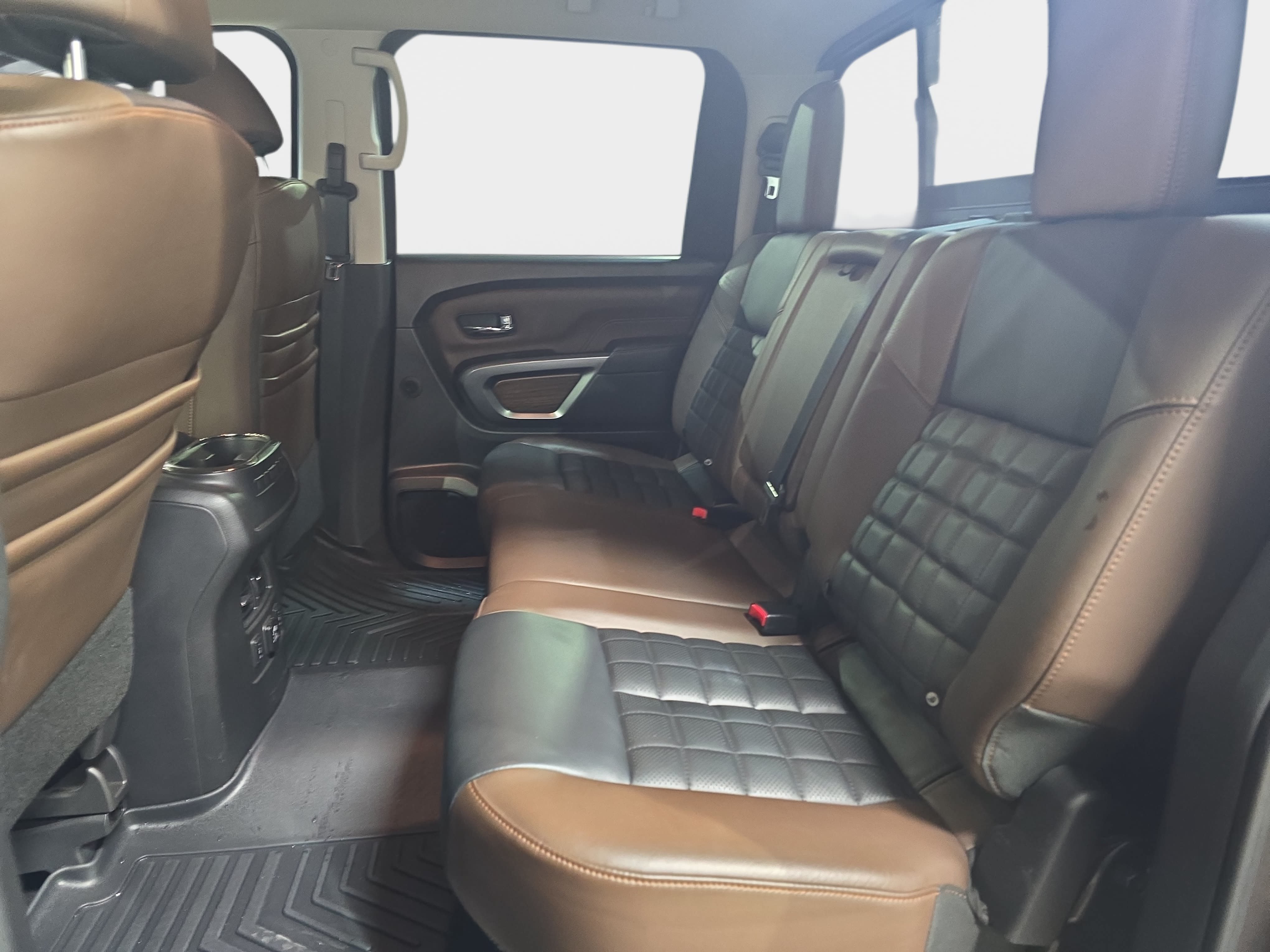 Used 2017 Nissan Titan Platinum Reserve AWD/4WD image 11