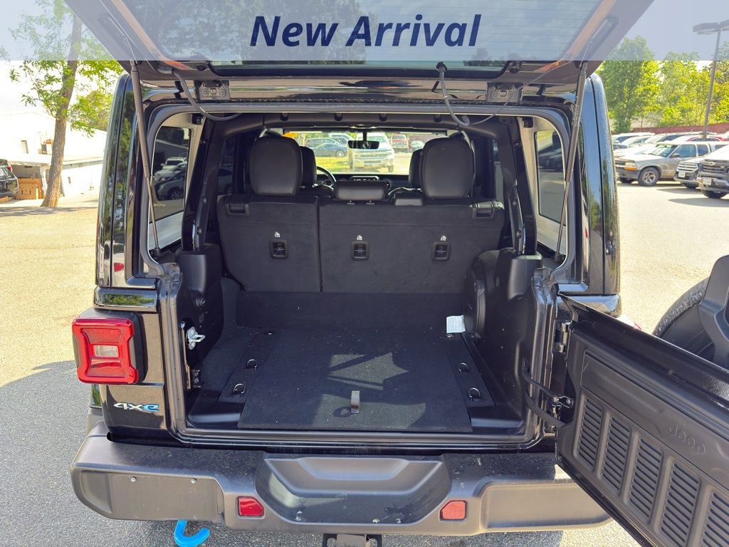 Used 2022 Jeep Wrangler Unlimited Sahara w/ Cold Weather Group image 6