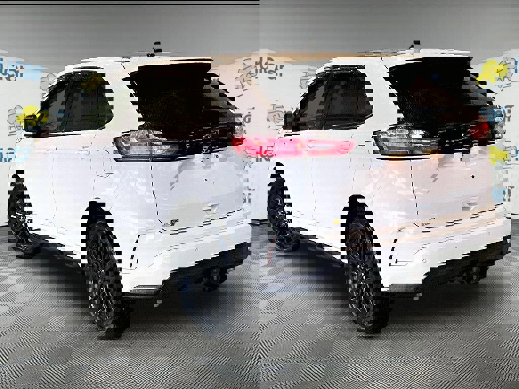 Used 2022 Ford Edge ST-Line w/ Class II Trailer Tow Package image 4