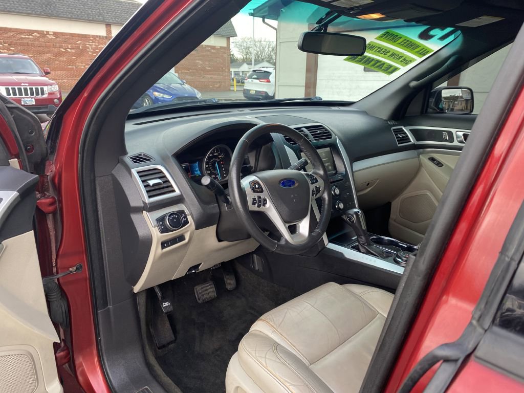 Used 2015 Ford Explorer XLT w/ Equipment Group 202A image 11