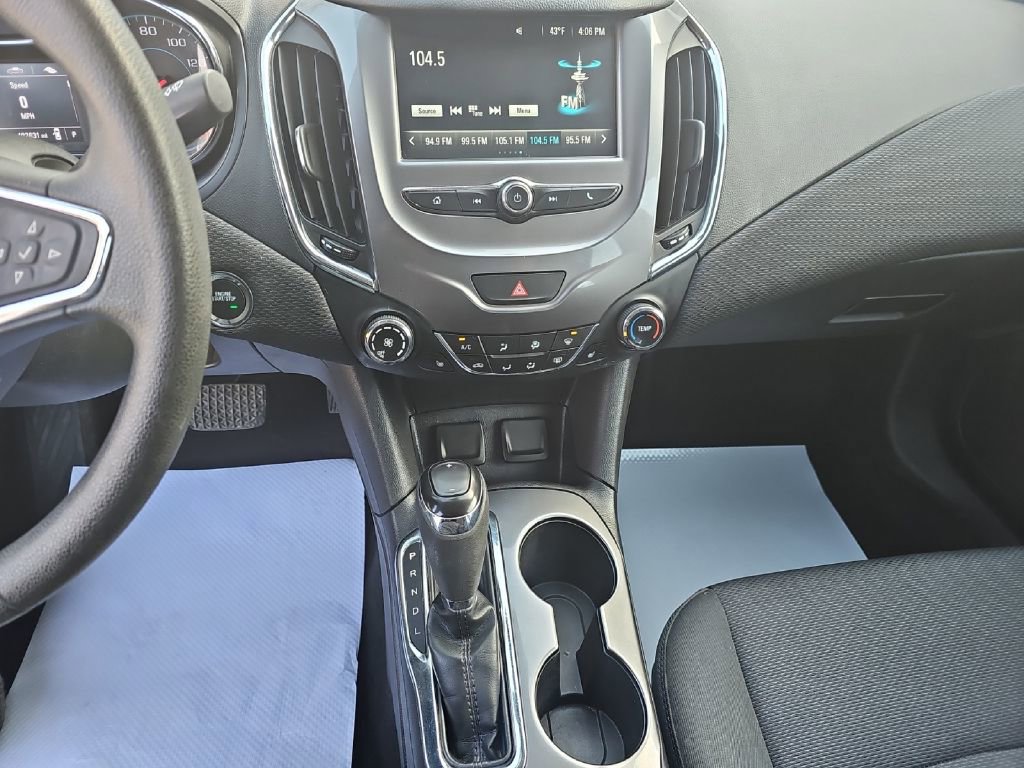 Used 2018 Chevrolet Cruze LT w/ Convenience Package image 16