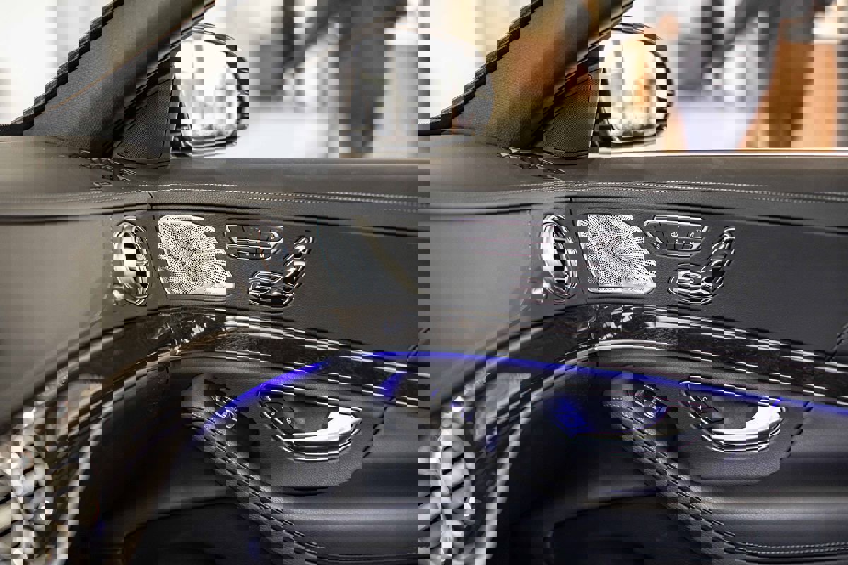 Used 2017 Mercedes-Benz S 550e w/ Premium Package image 23