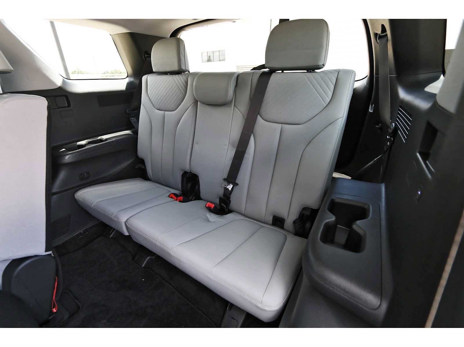 Used 2025 Hyundai Palisade SEL FWD image 13
