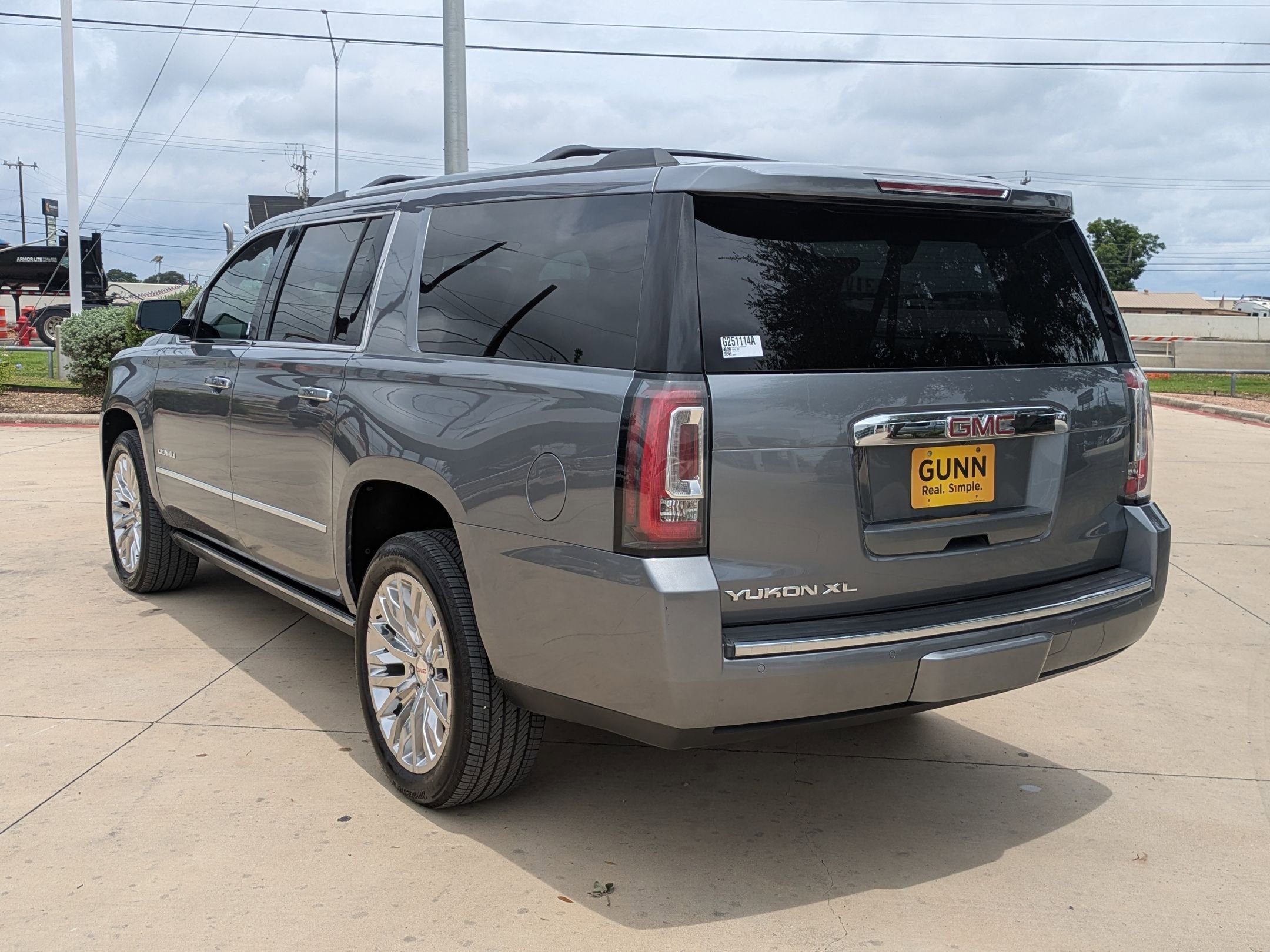 Used 2018 GMC Yukon XL Denali w/ Denali Ultimate Package RWD image 3