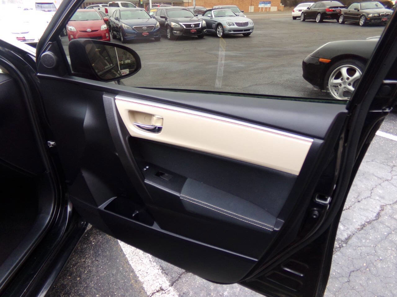 Used 2015 Toyota Corolla LE FWD image 46