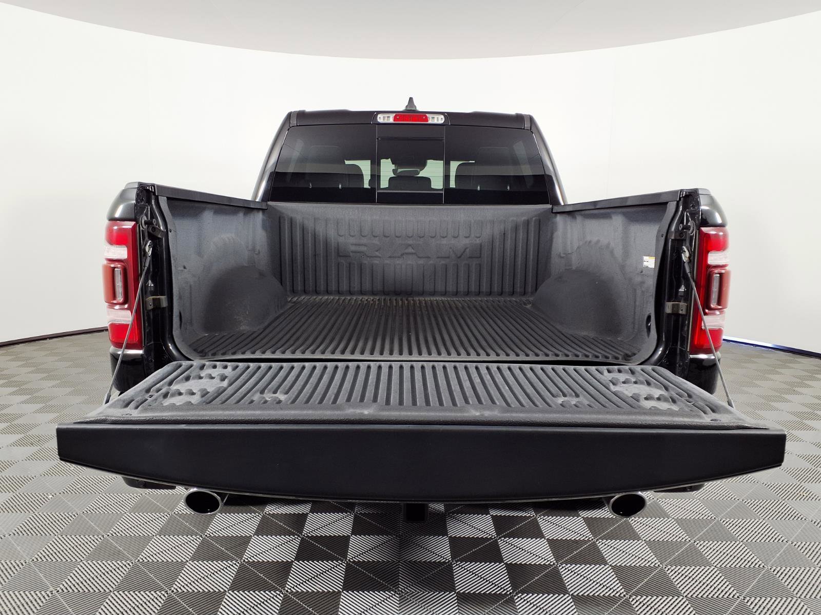 Used 2021 RAM 1500 Laramie w/ Sport Appearance Package AWD/4WD image 8