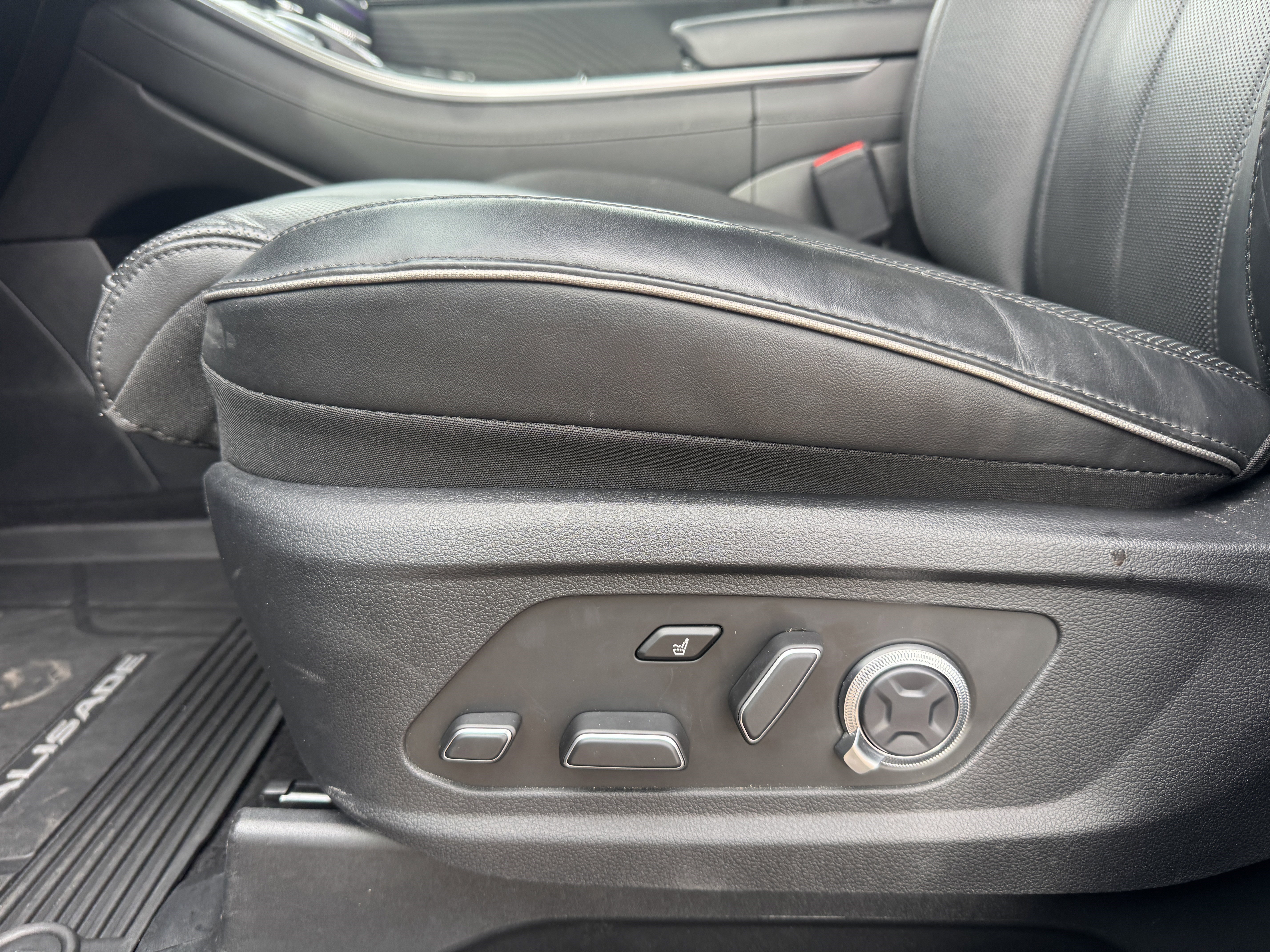 Used 2023 Hyundai Palisade Calligraphy w/ Cargo Package image 12