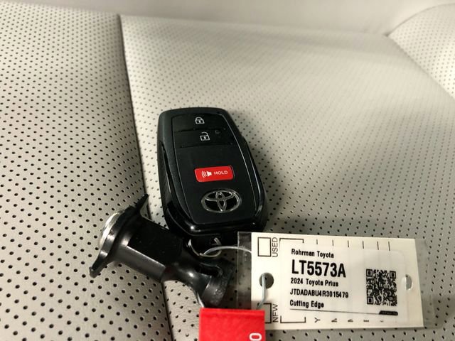 Used 2024 Toyota Prius XLE AWD/4WD image 31