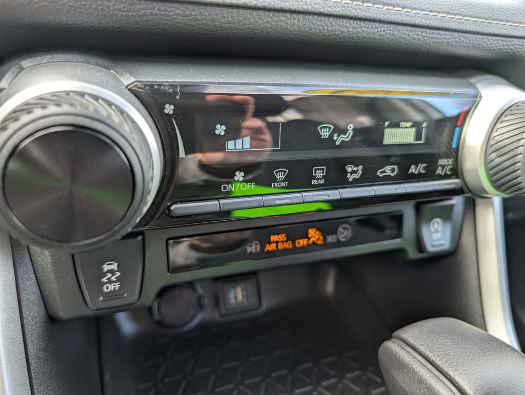 Used 2024 Toyota RAV4 LE image 21