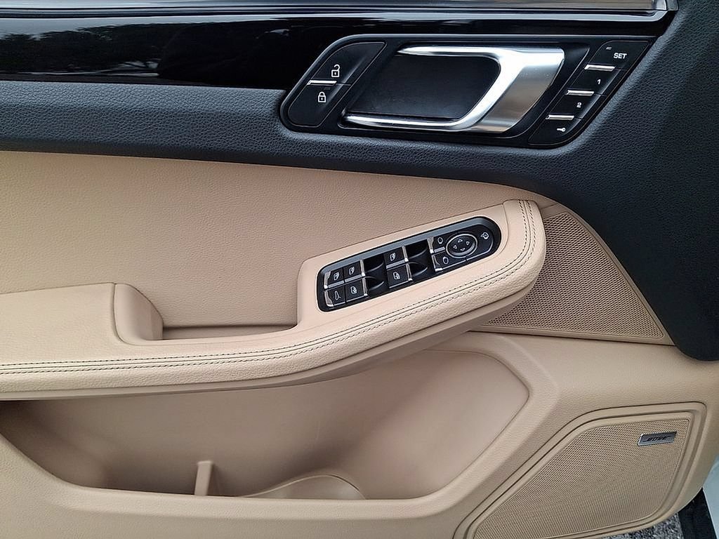 Used 2024 Porsche Macan AWD/4WD image 15