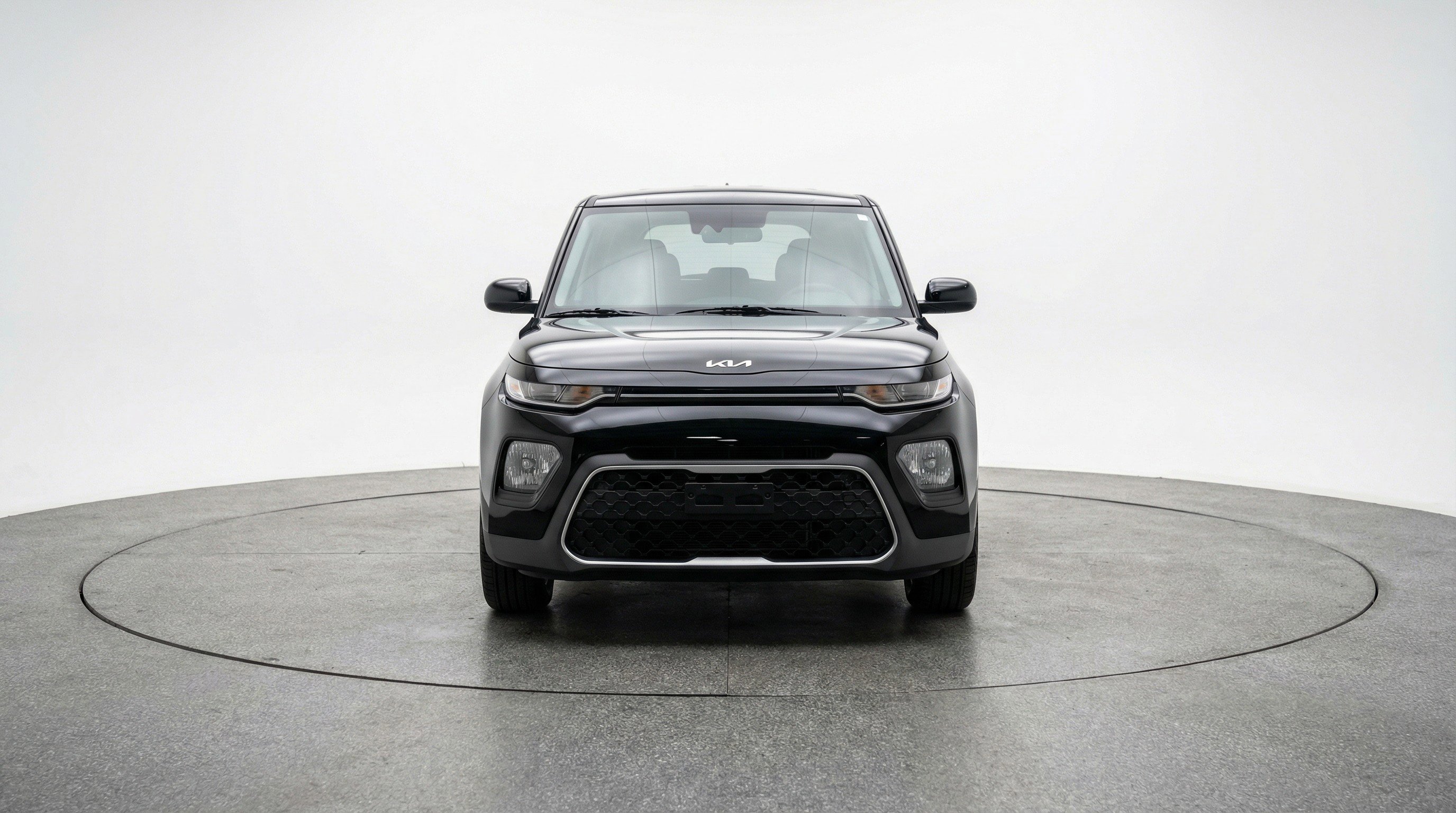 Used 2025 Kia Soul FWD image 2