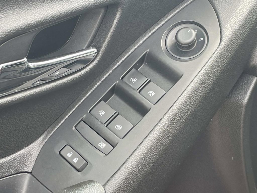 Used 2021 Chevrolet Trax LT w/ LT Convenience Package image 15