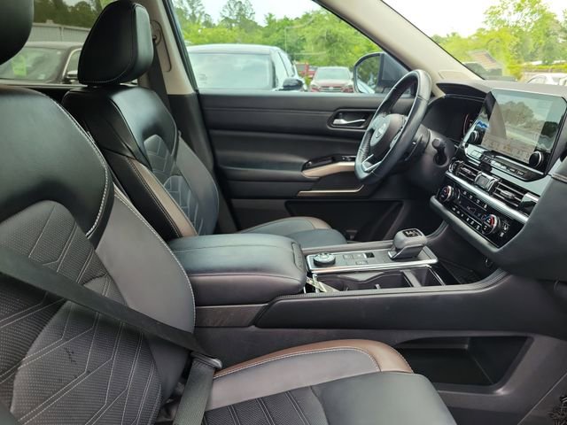 Used 2023 Nissan Pathfinder Platinum w/ Cargo Package AWD/4WD image 36