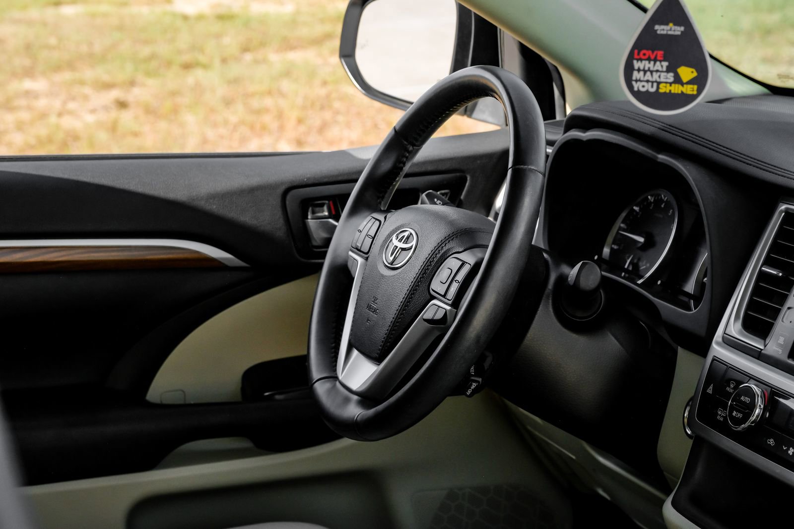 Used 2019 Toyota Highlander Limited FWD image 17