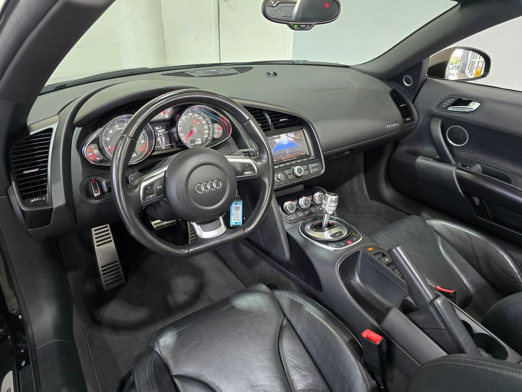 Used 2011 Audi R8 V8 w/ Convenience Pkg image 9