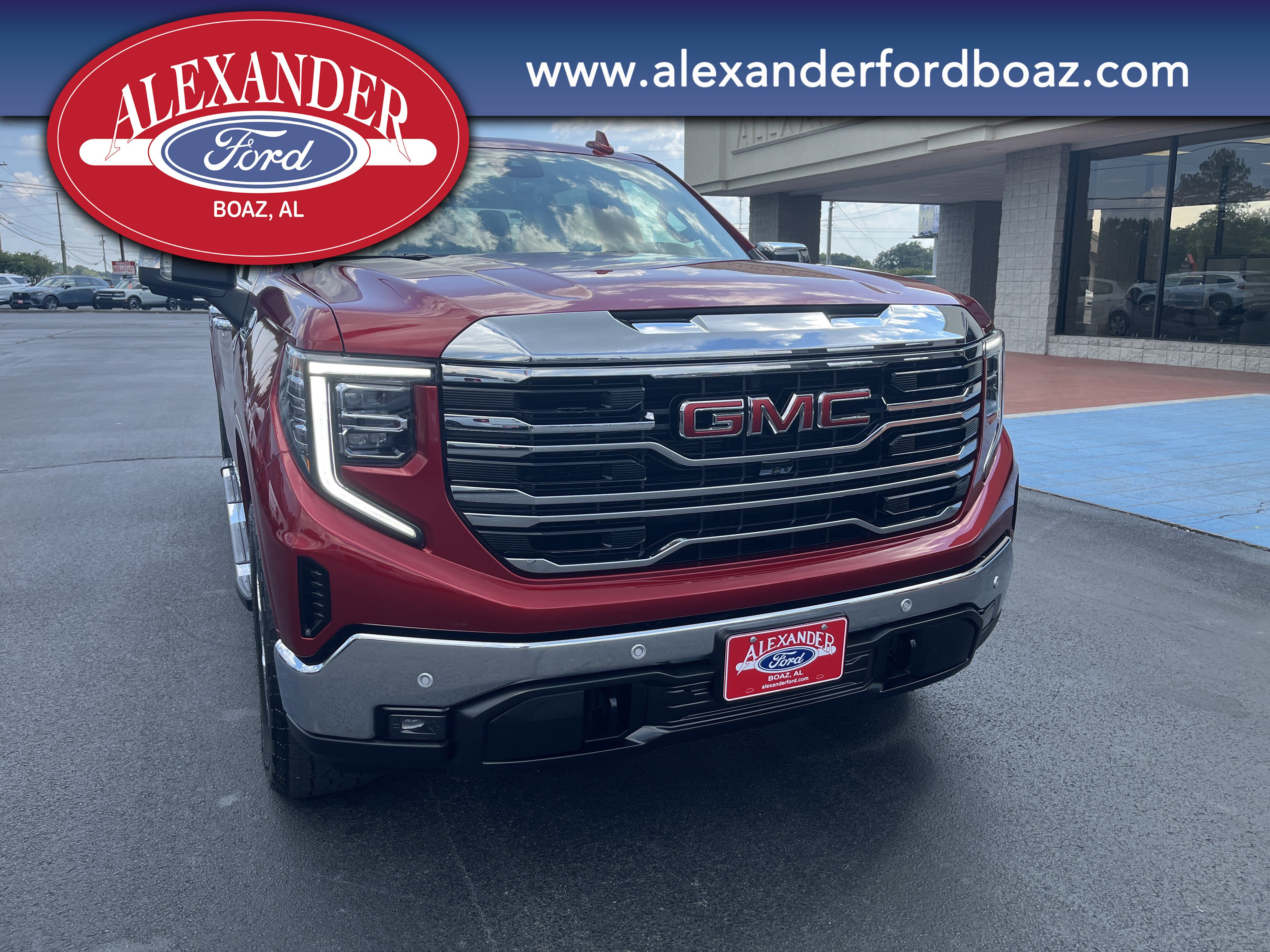 Used 2024 GMC Sierra 1500 SLT w/ SLT Premium Plus Package AWD/4WD image 5