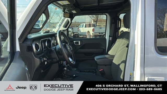 Used 2022 Jeep Wrangler Unlimited Sahara w/ Cold Weather Group AWD/4WD image 9