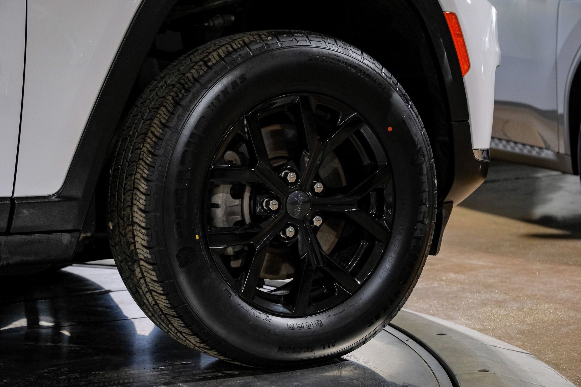 Used 2023 Jeep Grand Cherokee L Limited AWD/4WD image 60