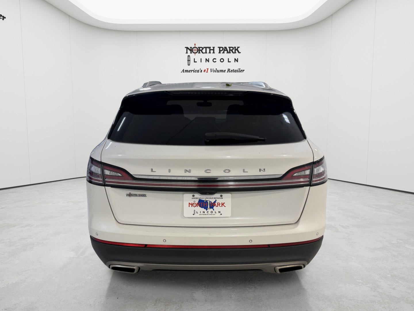 Used 2023 Lincoln Nautilus Reserve FWD image 4