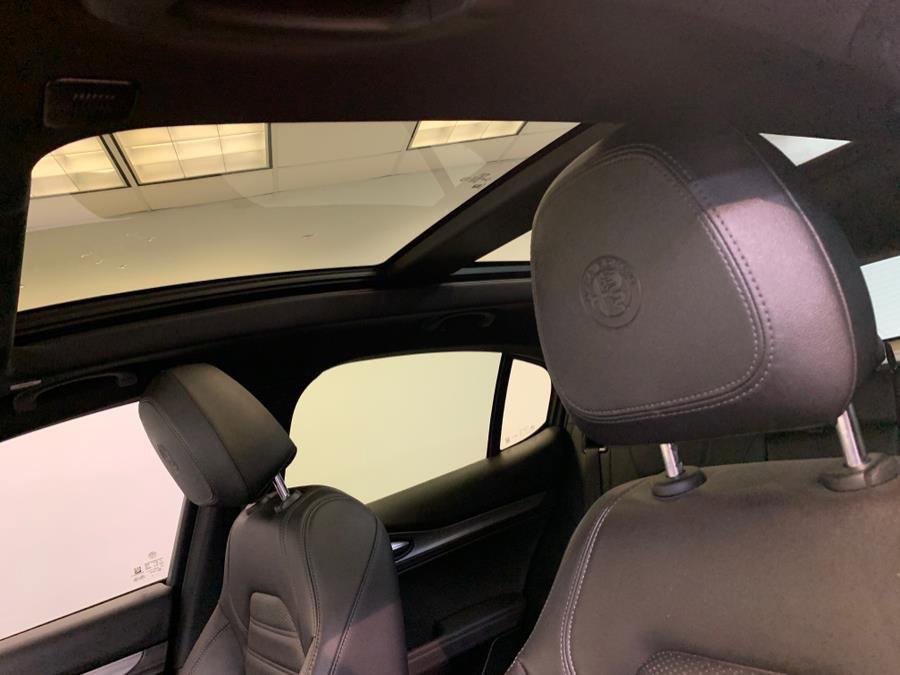 Used 2023 Alfa Romeo Stelvio Veloce image 10