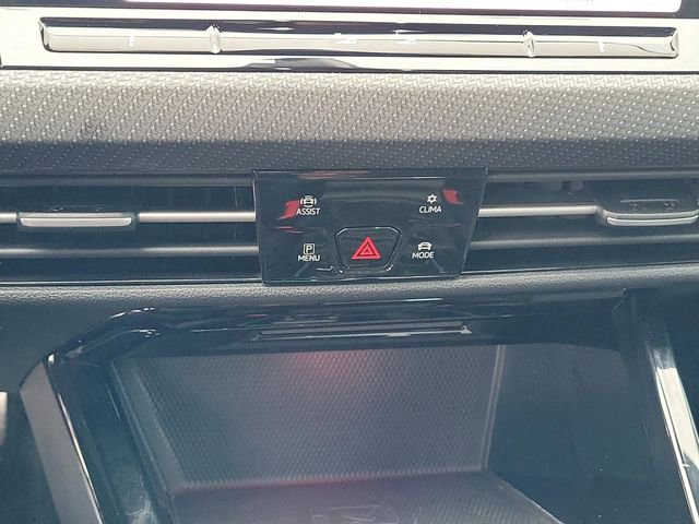 Used 2024 Volkswagen Golf R image 28