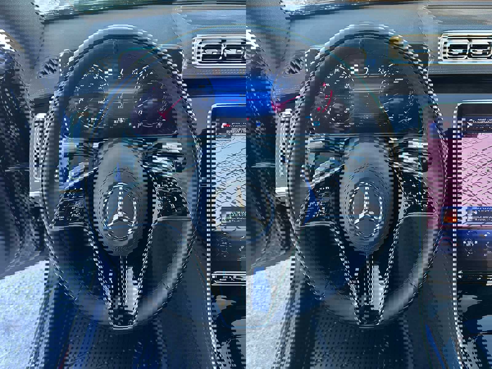 Used 2025 Mercedes-Benz S 500 4MATIC image 32