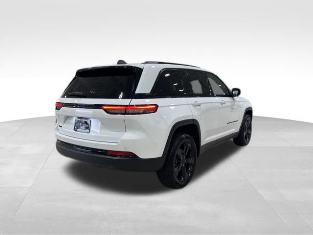 Used 2022 Jeep Grand Cherokee Altitude AWD/4WD image 26