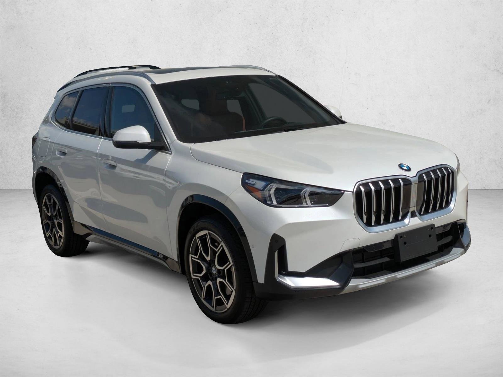 Used 2026 BMW X1 xDrive28i w/ Technology Package AWD/4WD image 3
