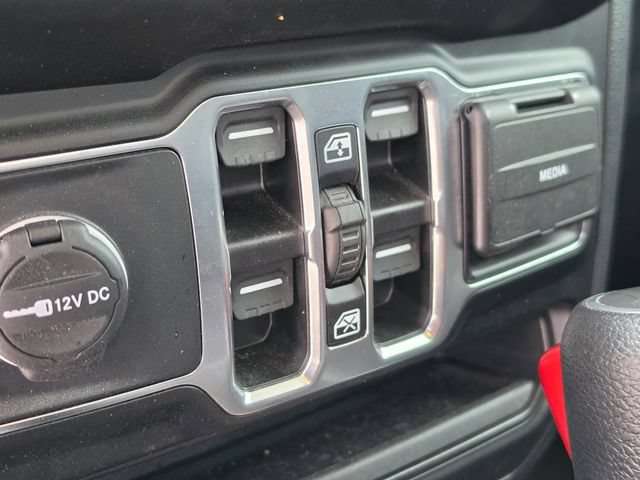 Used 2023 Jeep Gladiator Overland w/ LED Lighting Group AWD/4WD image 19