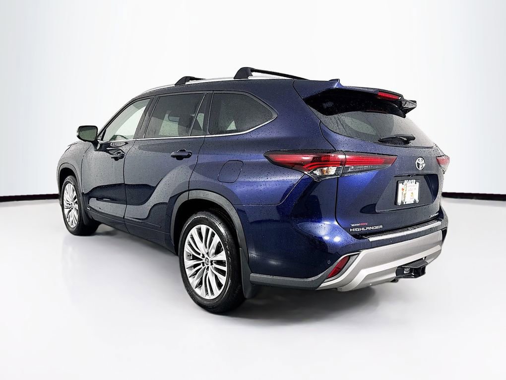 Used 2025 Toyota Highlander Platinum image 7
