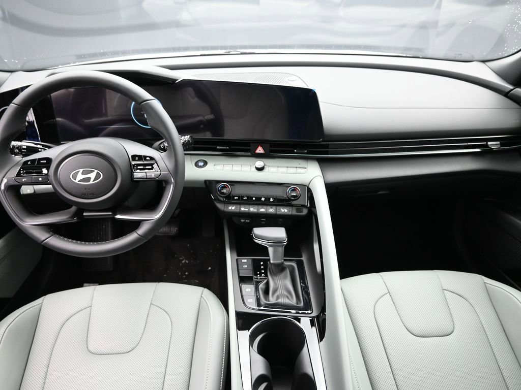 Used 2025 Hyundai Elantra Limited FWD image 24