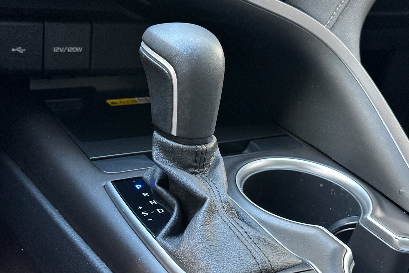 Used 2023 Toyota Camry XLE w/ Navigation Package FWD image 18
